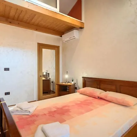 Casa Darija With Pool And Grill In Novigrad Casa de Férias Villanuova