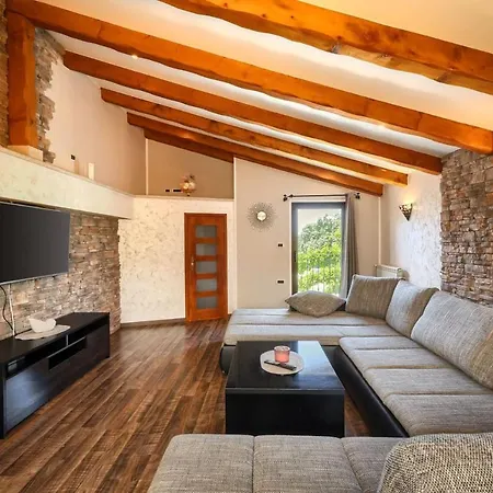Dom wakacyjny Casa Darija With Pool And Grill In Novigrad