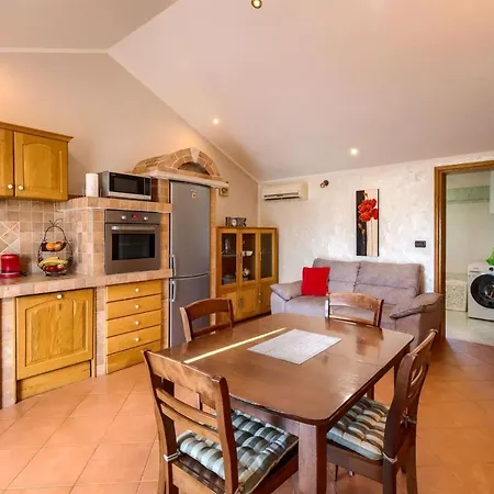 Casa Darija With Pool And Grill In Novigrad *